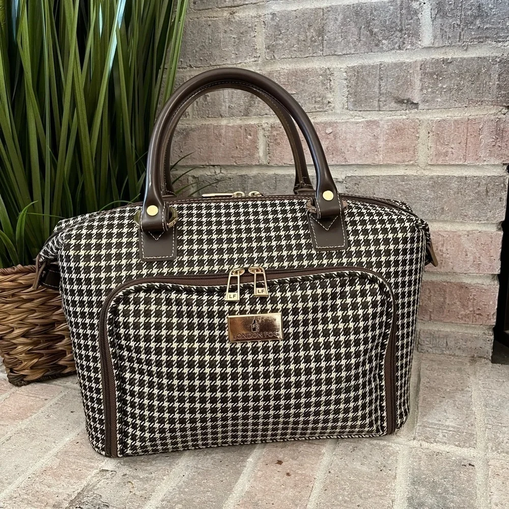 London Fog Black and White Travel Bag - Picture 4 of 15